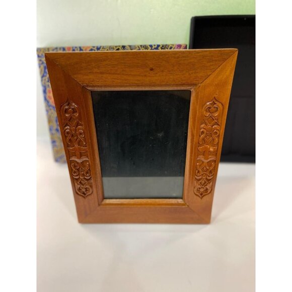 Stunning Hand Carved Wood Picture Frame 8 x 10 (5 x 7 Image) With Cloth Box NEW - Picture 1 of 6